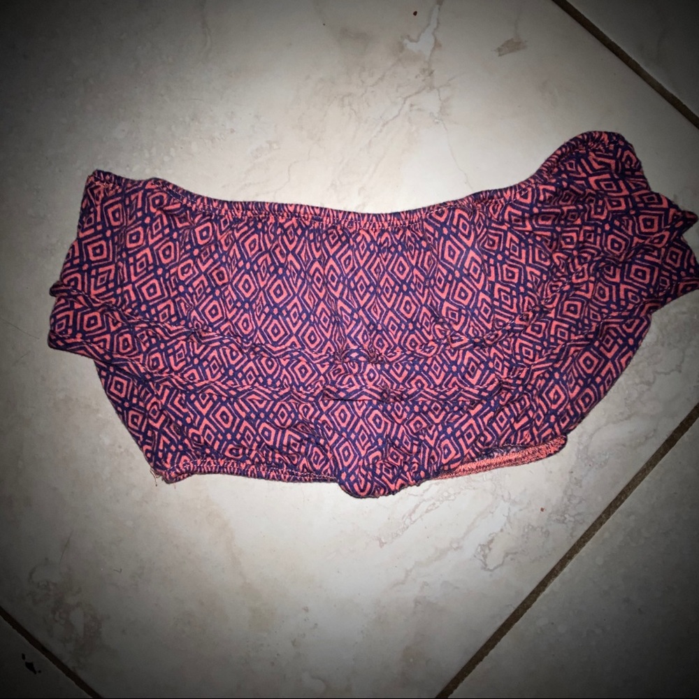 STRAPLESS FLARE BANDEAU